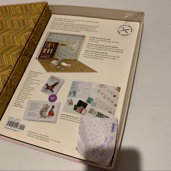 My Miniature Library - 30 Tiny Books, to Make, Read and Treasure. - Picture 4 of 16